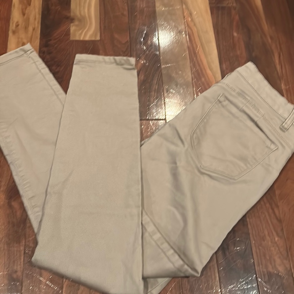 Size 7 jeans. !